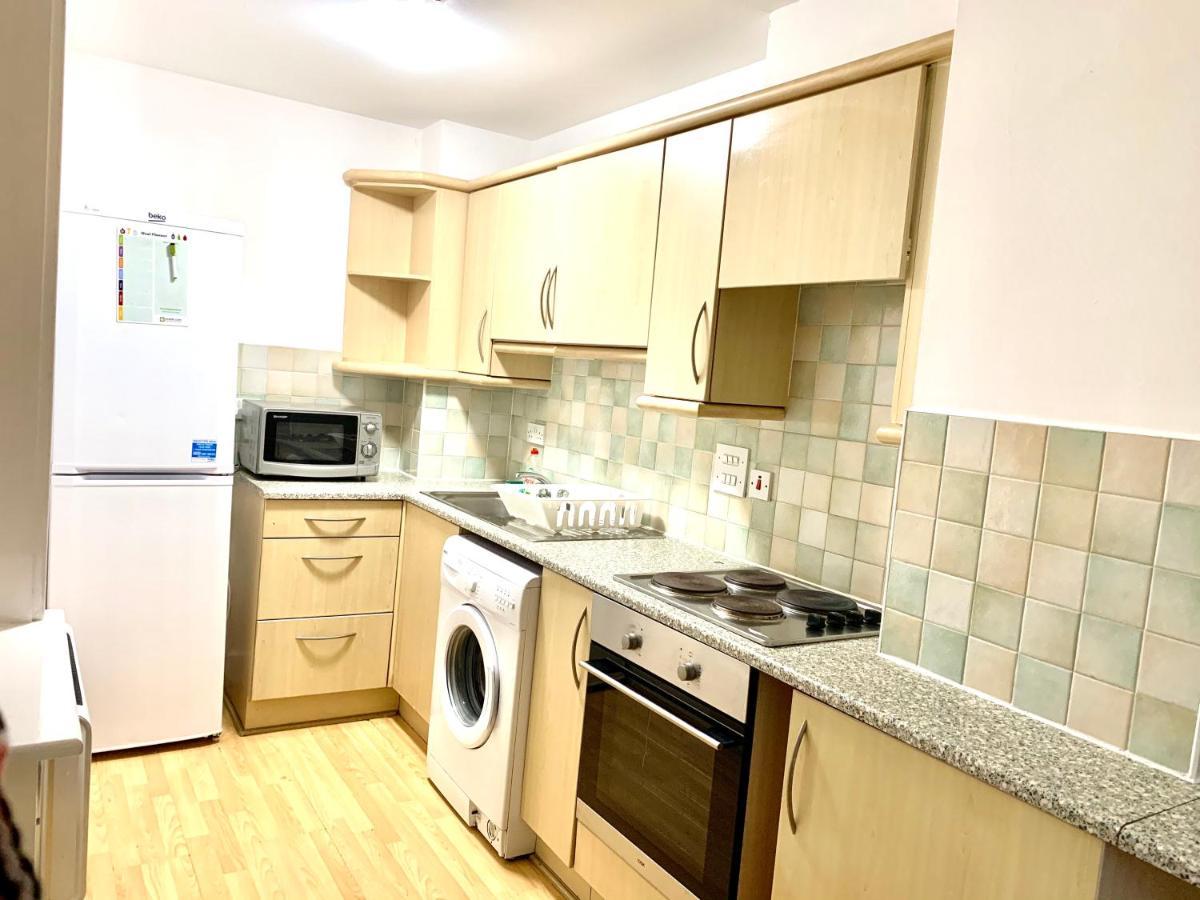 Apartamento 2 Bedrooms, Seperate Recption, Full Kitchen, Free Parking