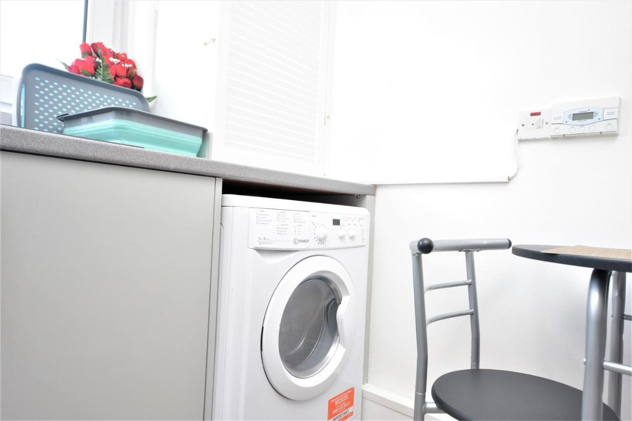 2 Bedroom Near Excel Exhibition Centre Apartment *