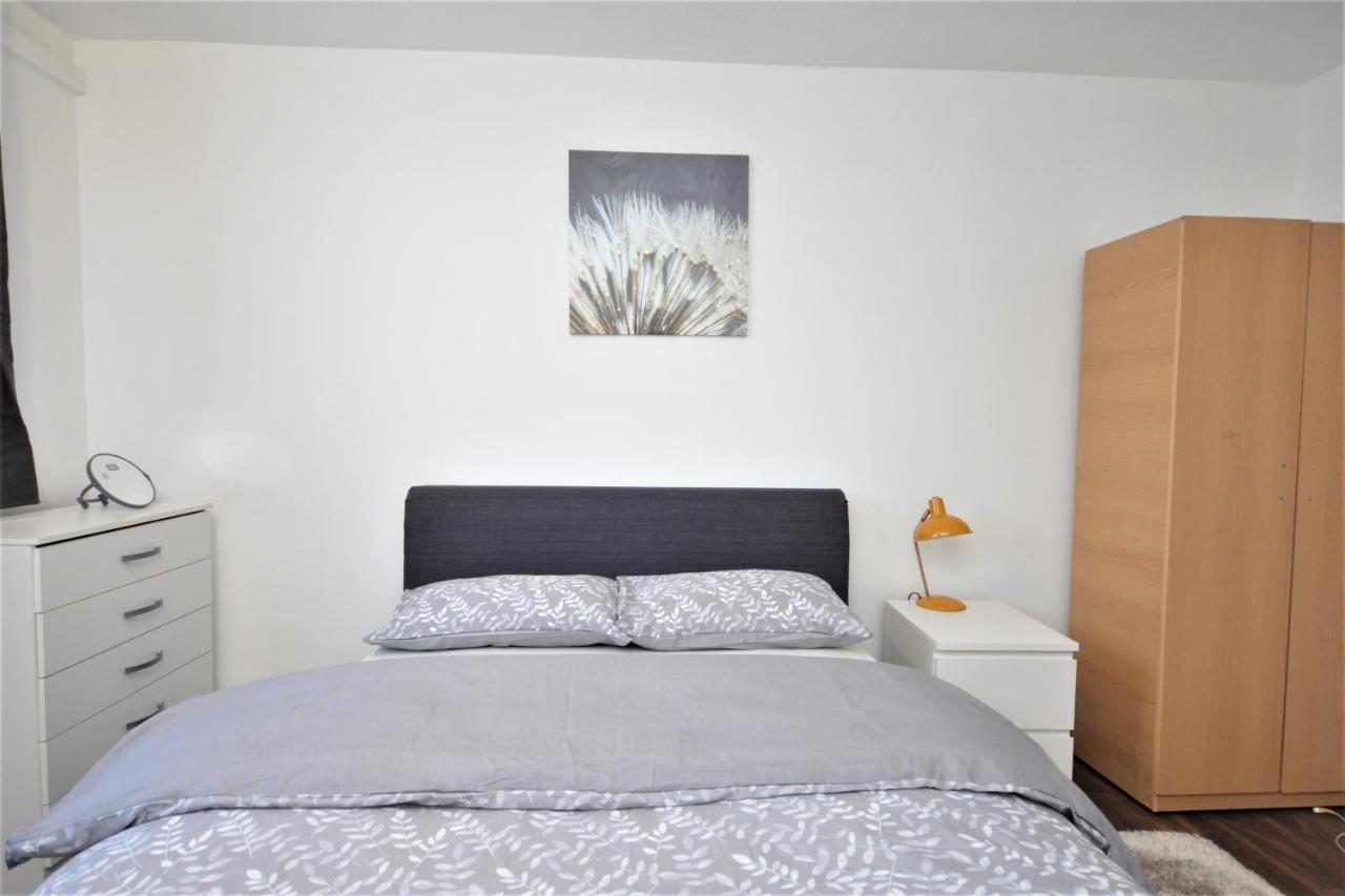 2 Bedroom Near Excel Exhibition Centre Apartment London
