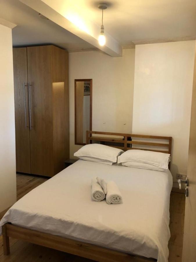 Beautiful With Terrace Near Kentish Town Apartment *