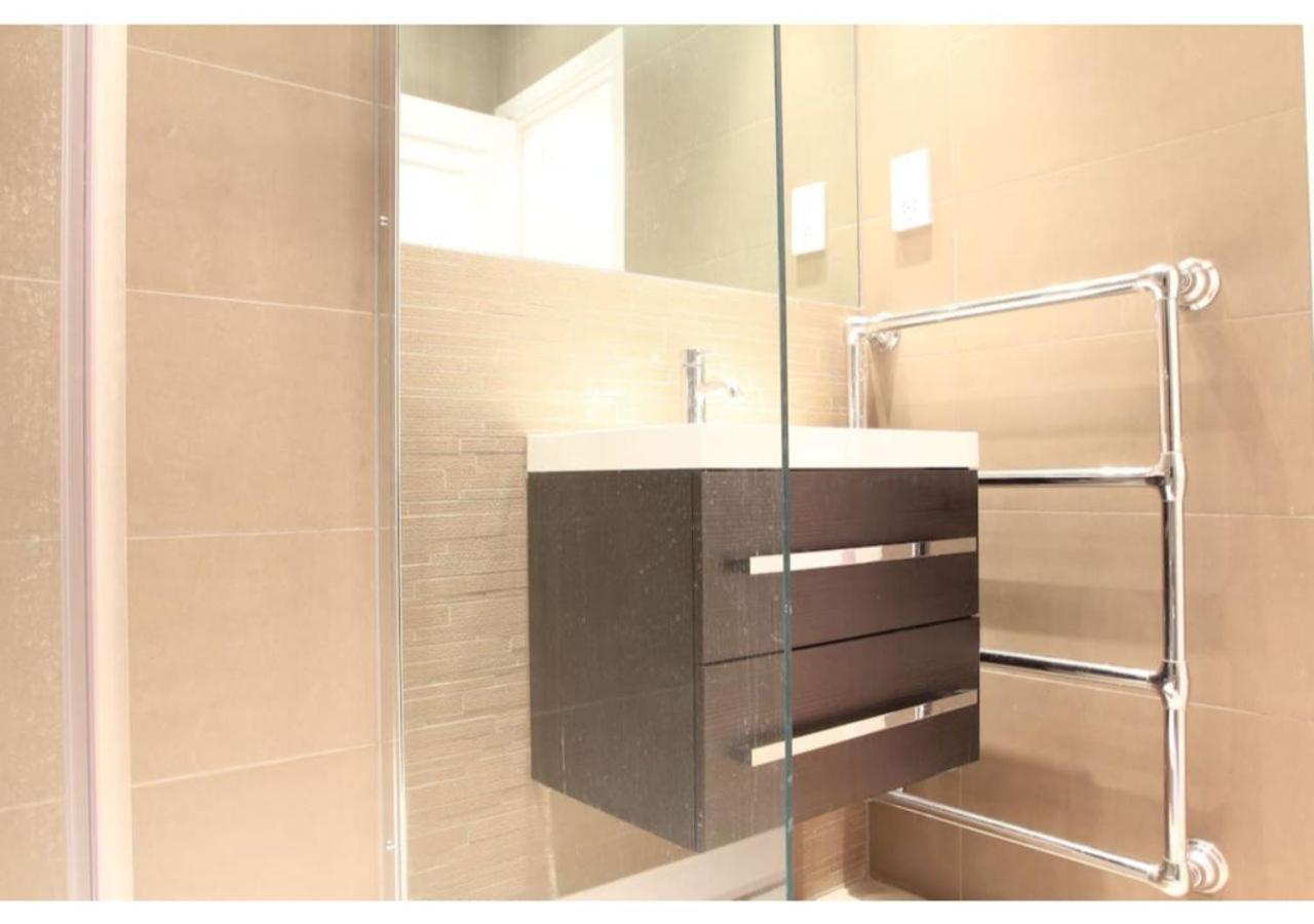 Stylish Flat Near Hyde Park London