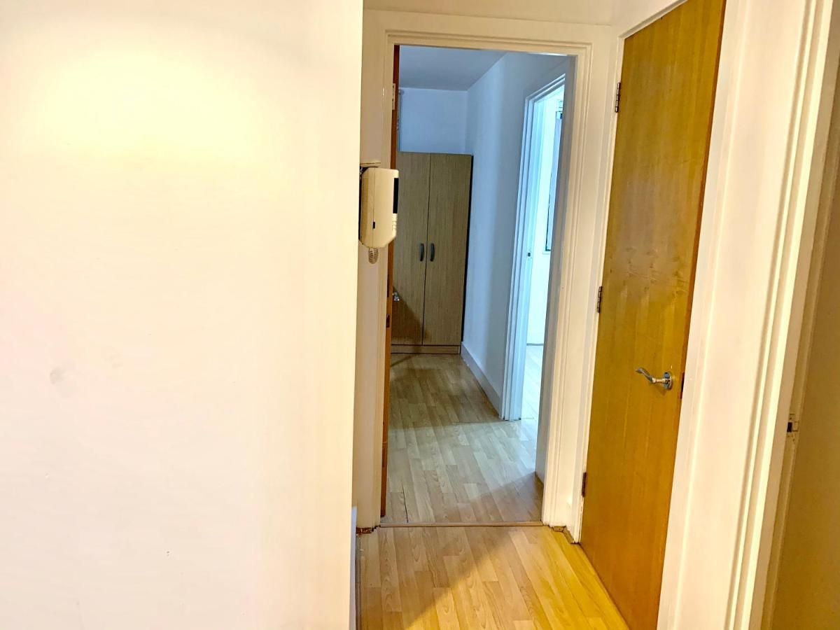 2 Bedrooms, Seperate Recption, Full Kitchen, Free Parking Apartamento *