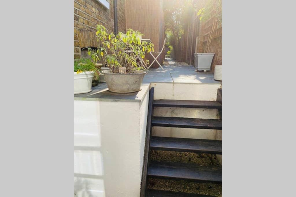 Stunning, Stylish Garden Flat In The Heart Of Wimbledon * Londen