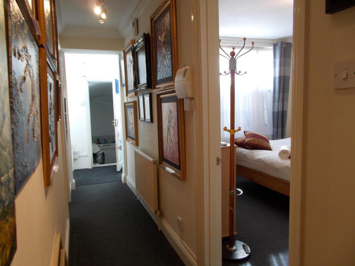 Séjour chez l'habitant Double With Private Bathroom In Flat Centre