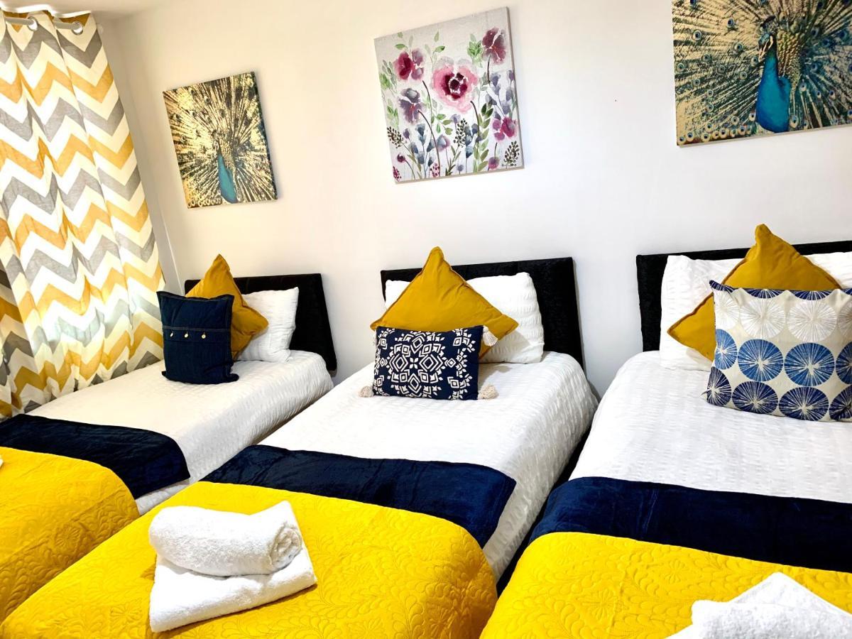 2 Bedrooms, Seperate Recption, Full Kitchen, Free Parking Apartamento