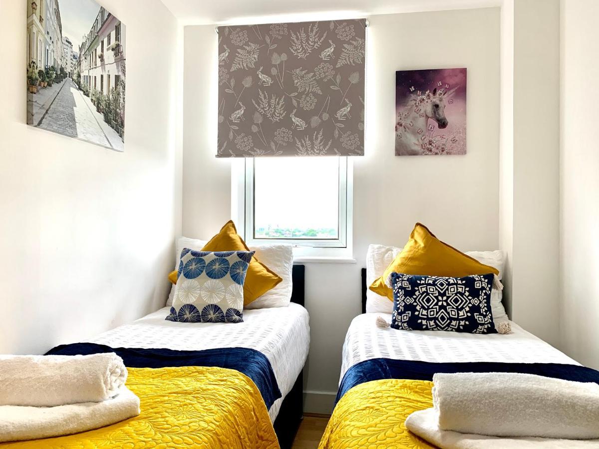 2 Bedrooms, Seperate Recption, Full Kitchen, Free Parking Londres