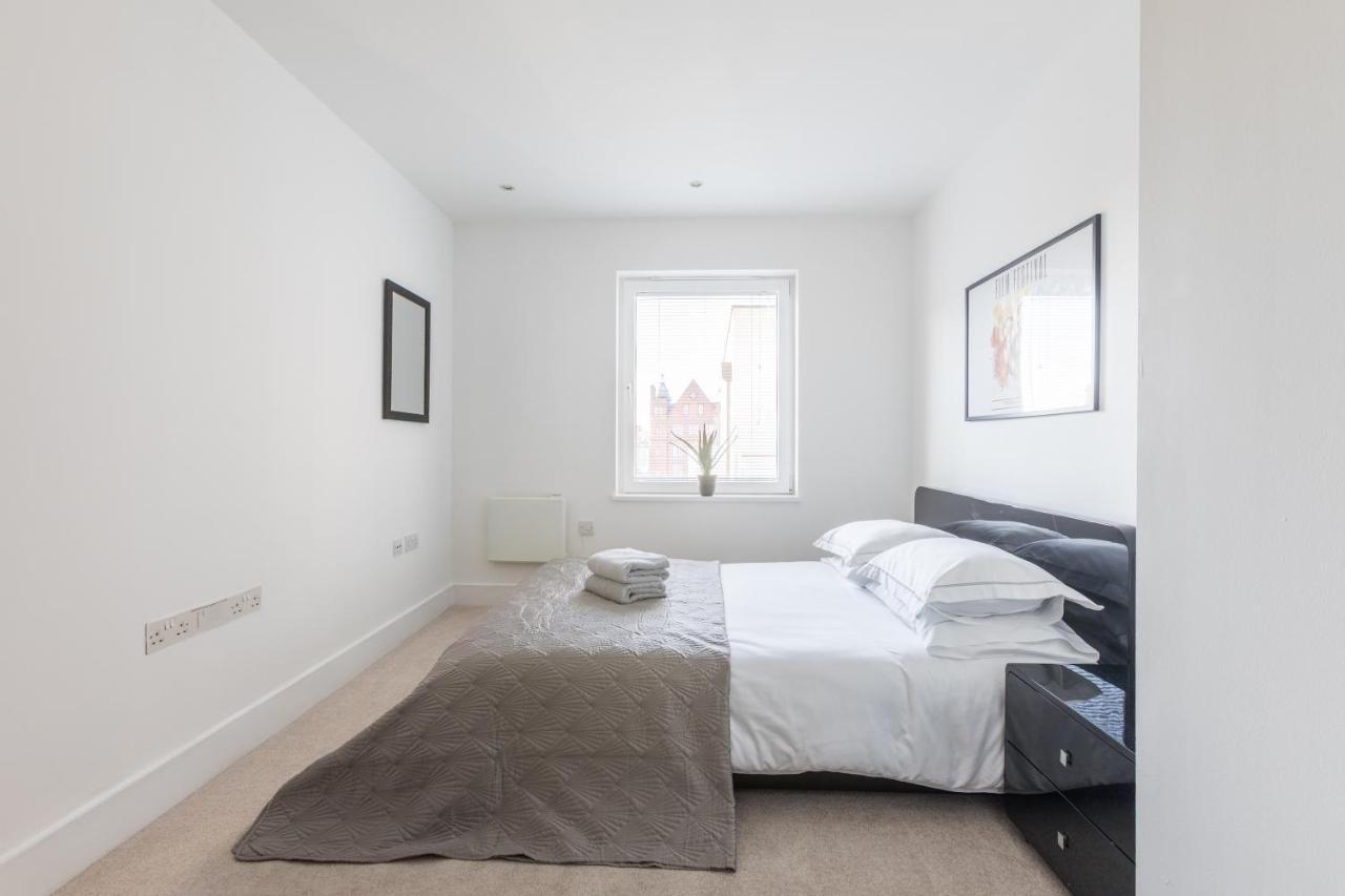 Luxury 2-bed Flat Parking And Close To The Tube Londres