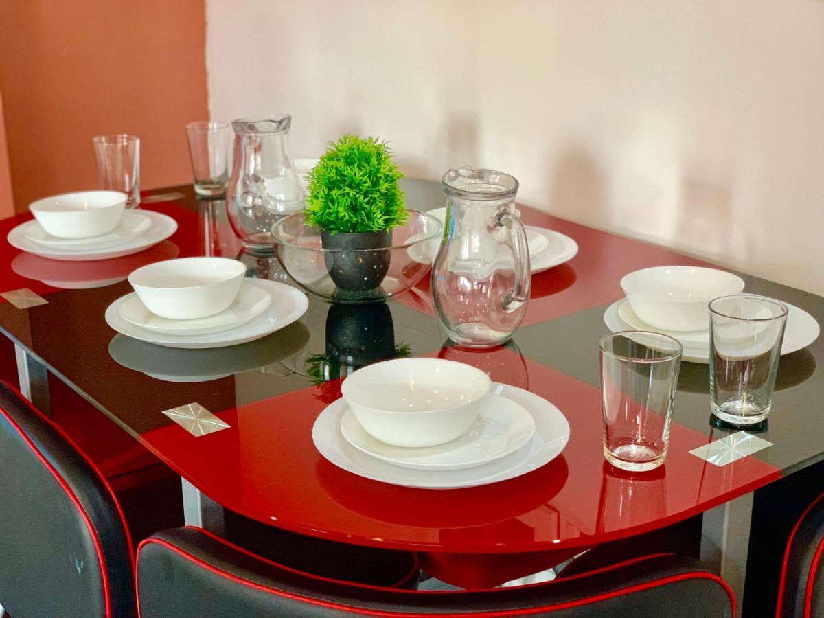 Apartamento 4 Bedrooms, 3 Baths, Full Kitchen And Lounge, Garden, Free Parking
