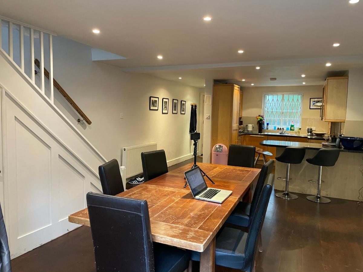Luxury Central 3 Bedroom Family House Ferienhaus London