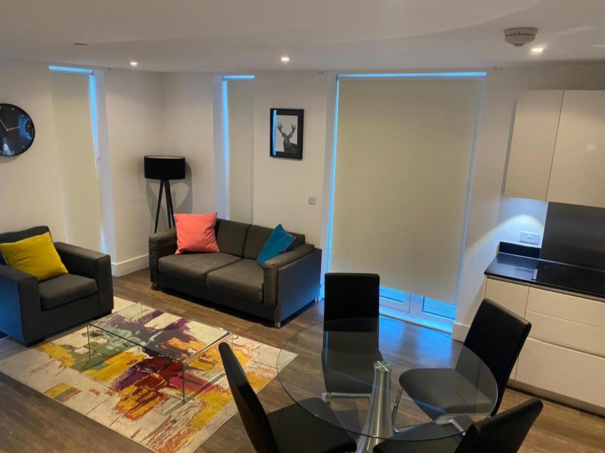 High View Two Bedroom In Woolwich Apartment *