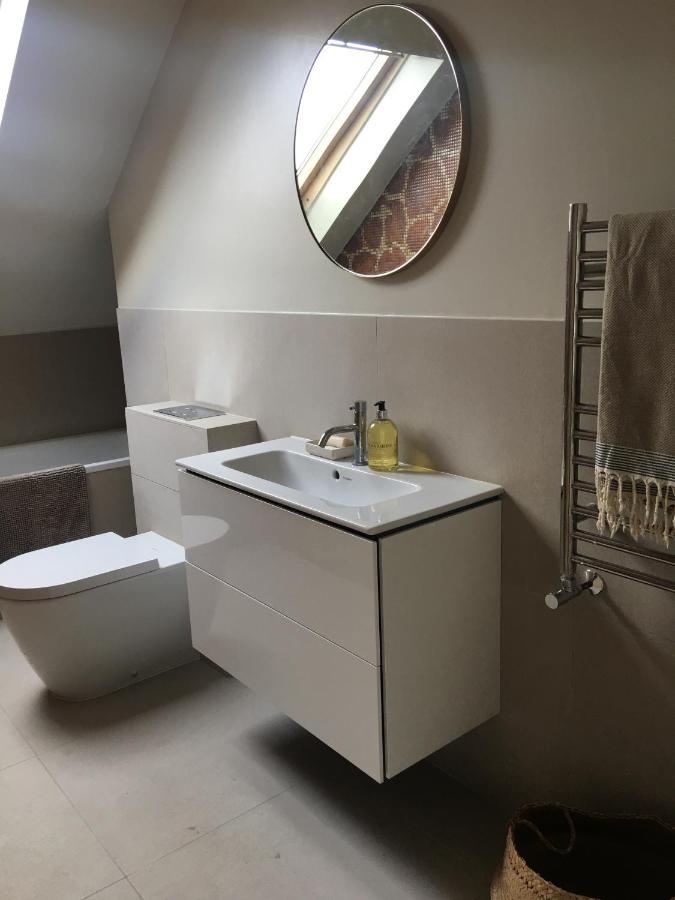 Stunning 5 Bed House With Private Garden Hébergement de vacances *