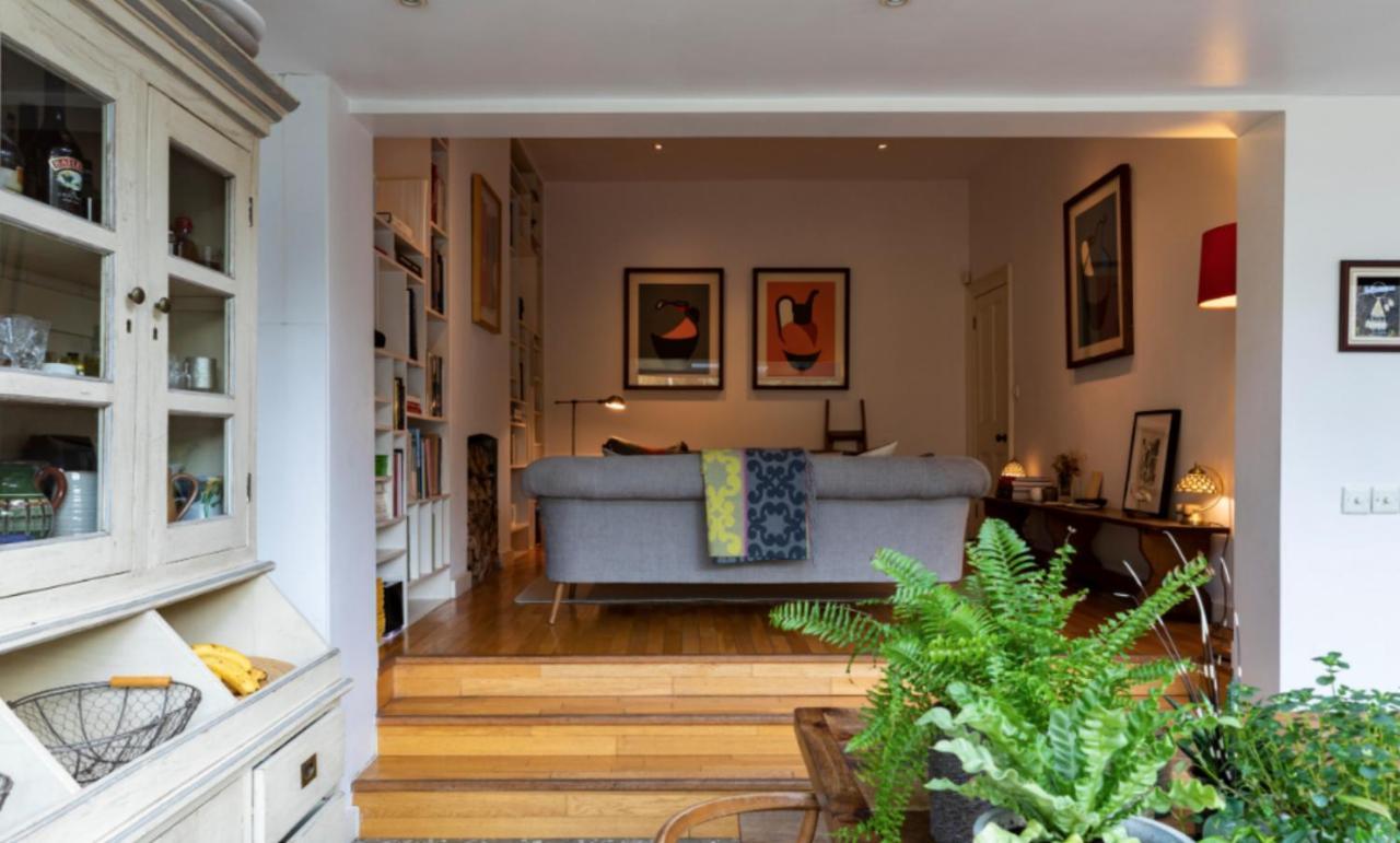 Stunning 5 Bed House With Private Garden *