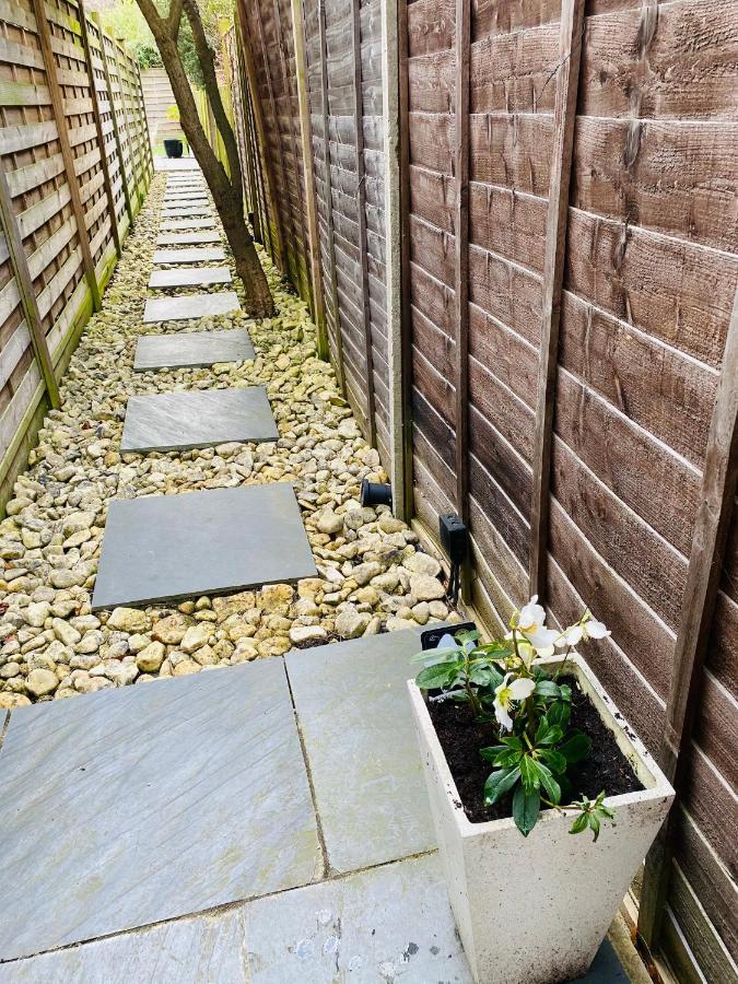Stunning, Stylish Garden Flat In The Heart Of Wimbledon * Londen
