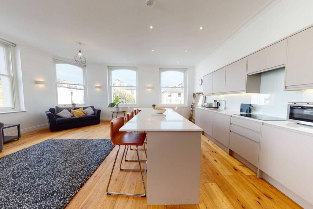 Superb 2 Bed Flat Camden 5 Min Walktube Station Apartment London