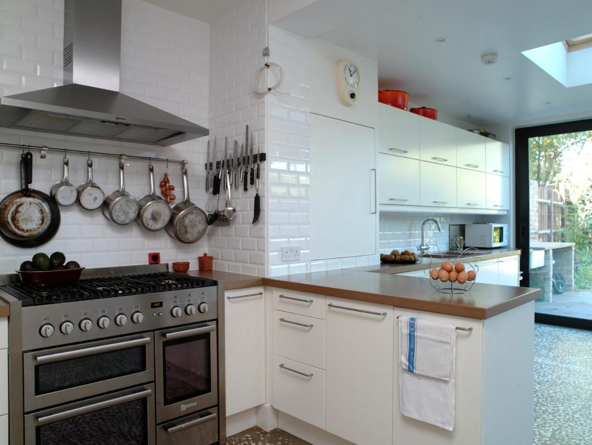 Stunning 5 Bed House With Private Garden Hébergement de vacances *