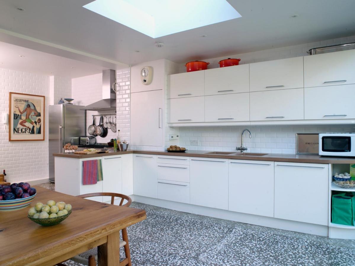 Stunning 5 Bed House With Private Garden Hébergement de vacances Londres
