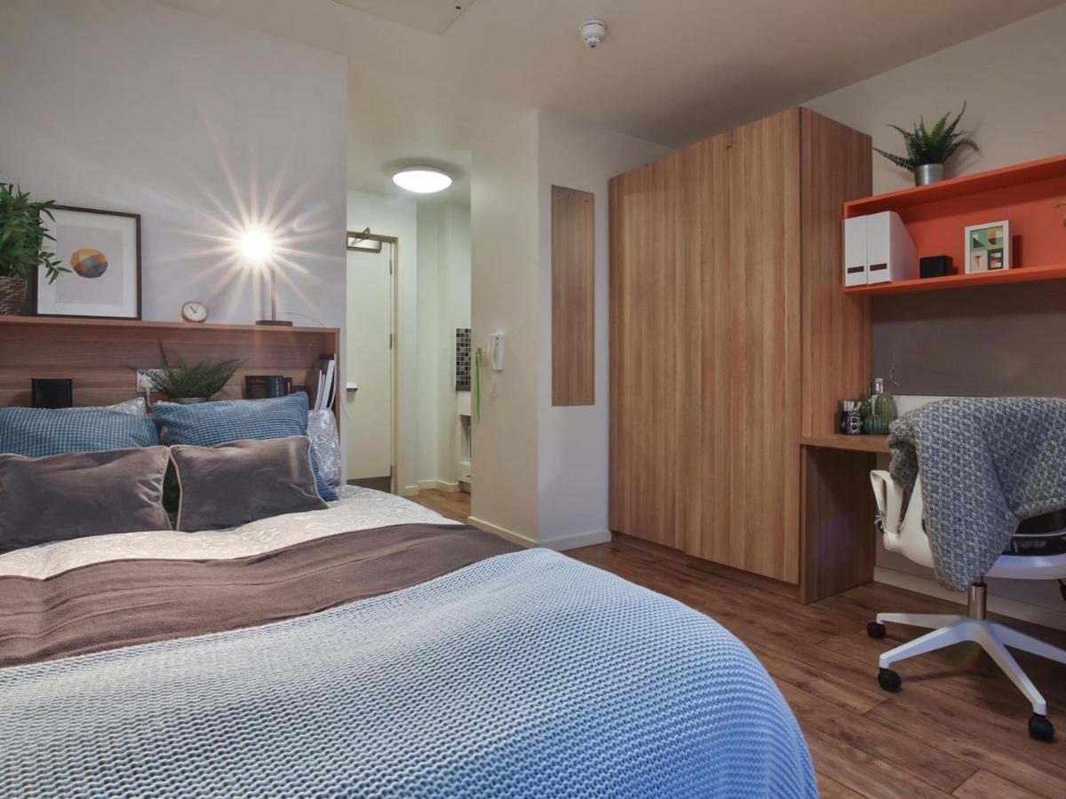 Private Bedrooms And Minutes Away From Wembley Stadium At Sterling Court Apartment London