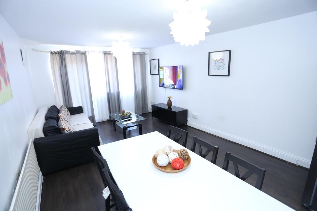 Vakantiehuis Beautiful 3 Beds House West Thamesmead London