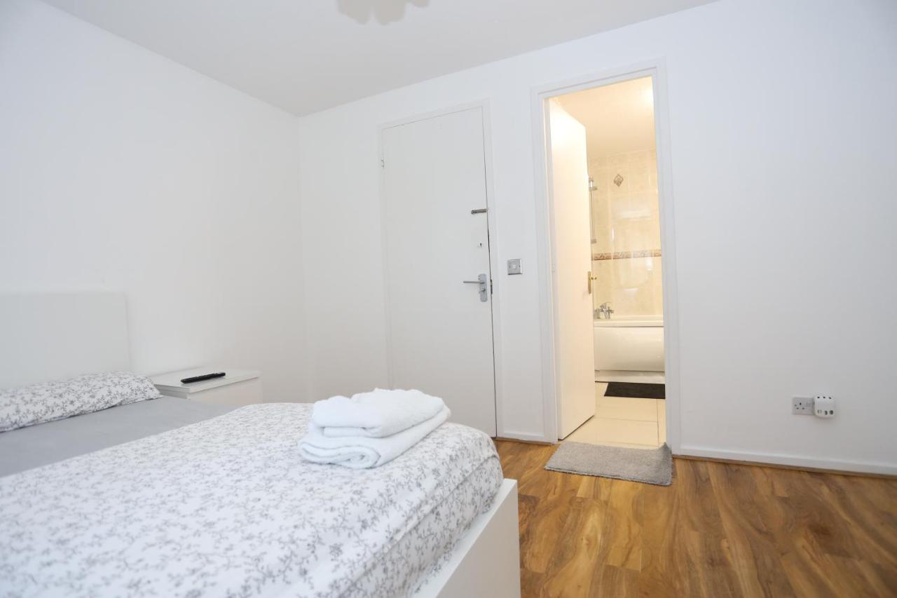 Vakantiehuis Beautiful 3 Beds House West Thamesmead London