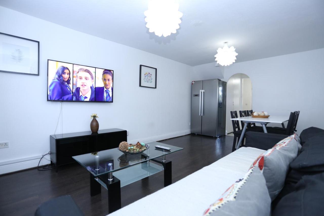 Beautiful 3 Beds House West Thamesmead London Vakantiehuis Londen