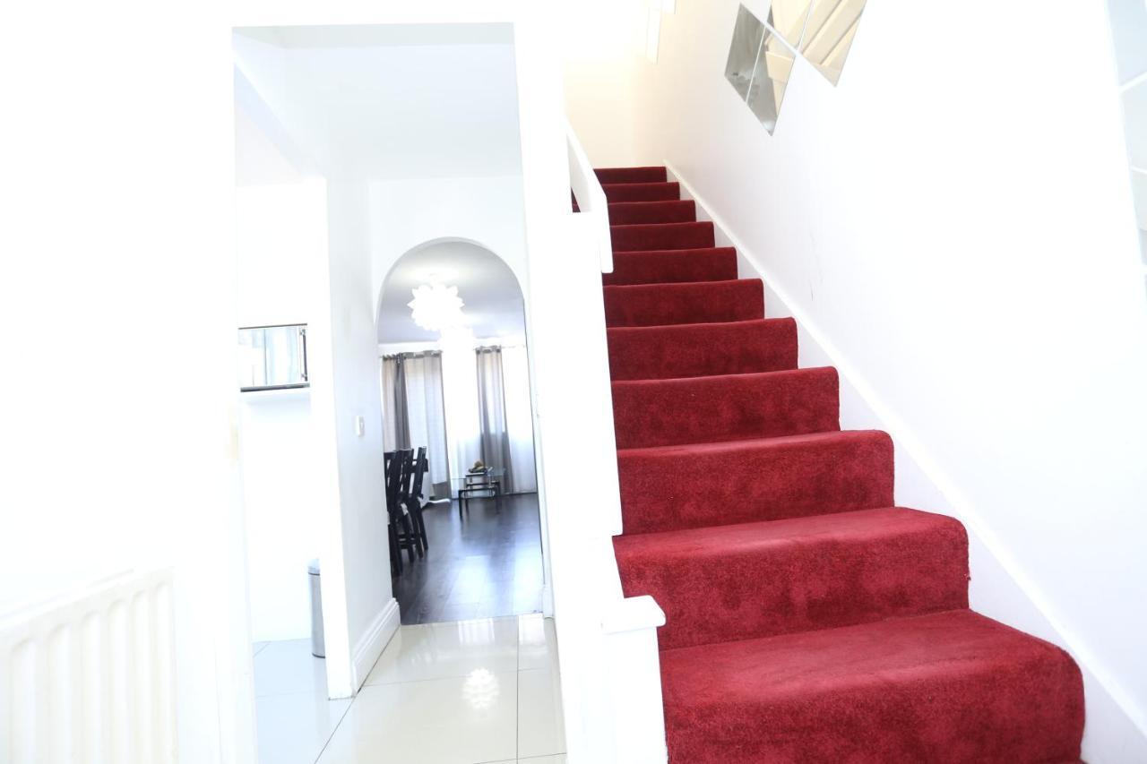 Vakantiehuis Beautiful 3 Beds House West Thamesmead London Londen