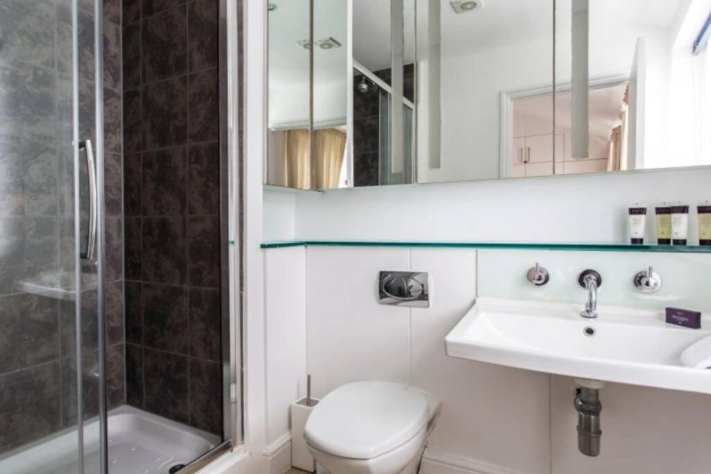 Hébergement de vacances Beautiful Mews House, Conduit Mews, Paddington, W2 Londres