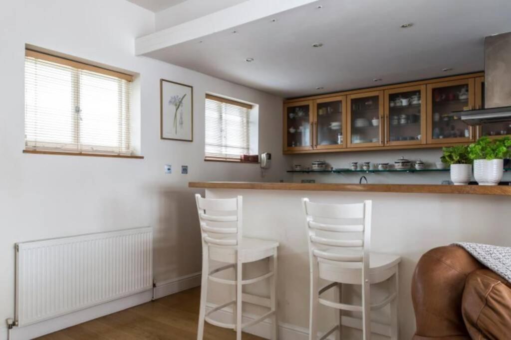 Beautiful Mews House, Conduit Mews, Paddington, W2 Hébergement de vacances