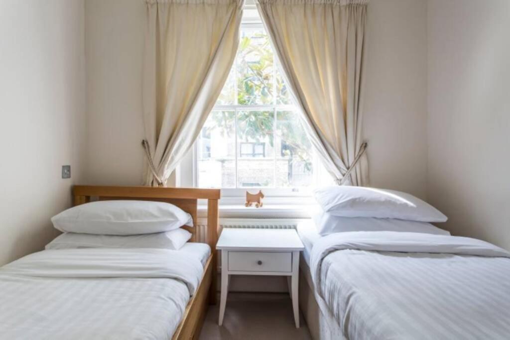 Beautiful Mews House, Conduit Mews, Paddington, W2 Hébergement de vacances