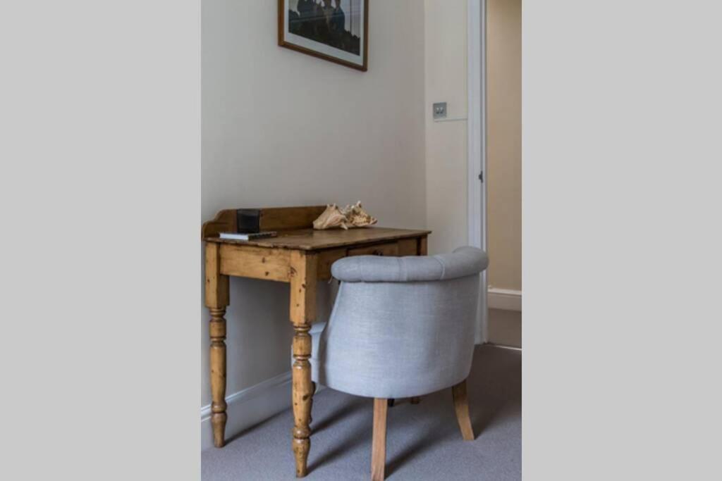 Hébergement de vacances Beautiful Mews House, Conduit Mews, Paddington, W2 Londres