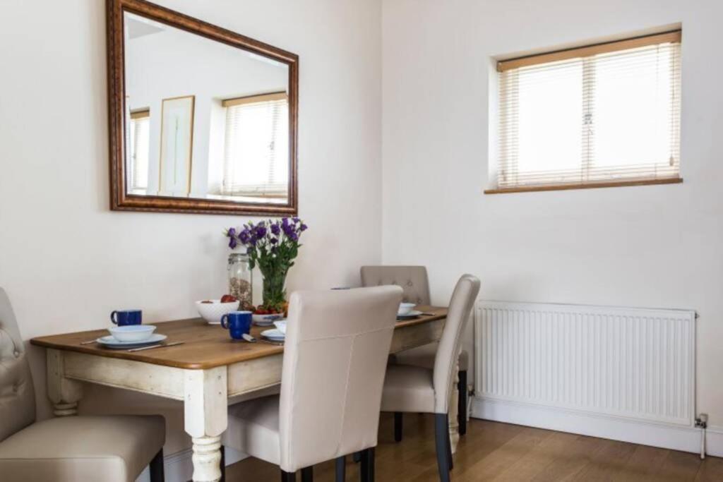 Hébergement de vacances Beautiful Mews House, Conduit Mews, Paddington, W2
