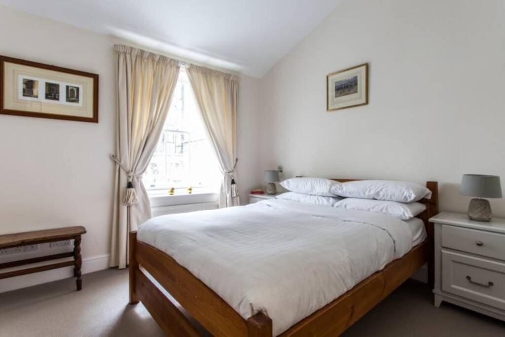 Hébergement de vacances Beautiful Mews House, Conduit Mews, Paddington, W2 Londres