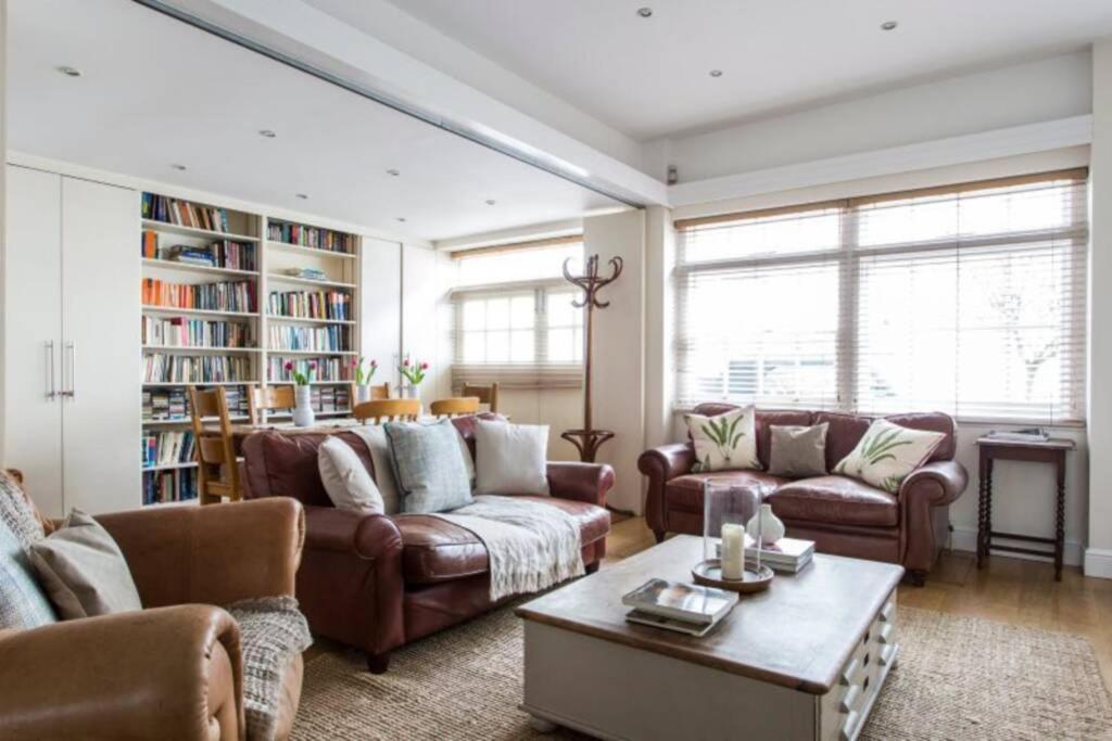 Beautiful Mews House, Conduit Mews, Paddington, W2 Hébergement de vacances Londres