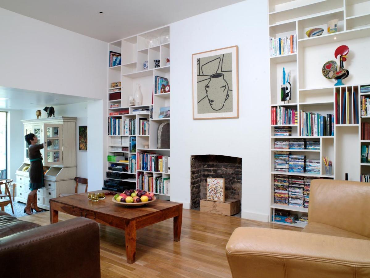 Stunning 5 Bed House With Private Garden Hébergement de vacances Londres