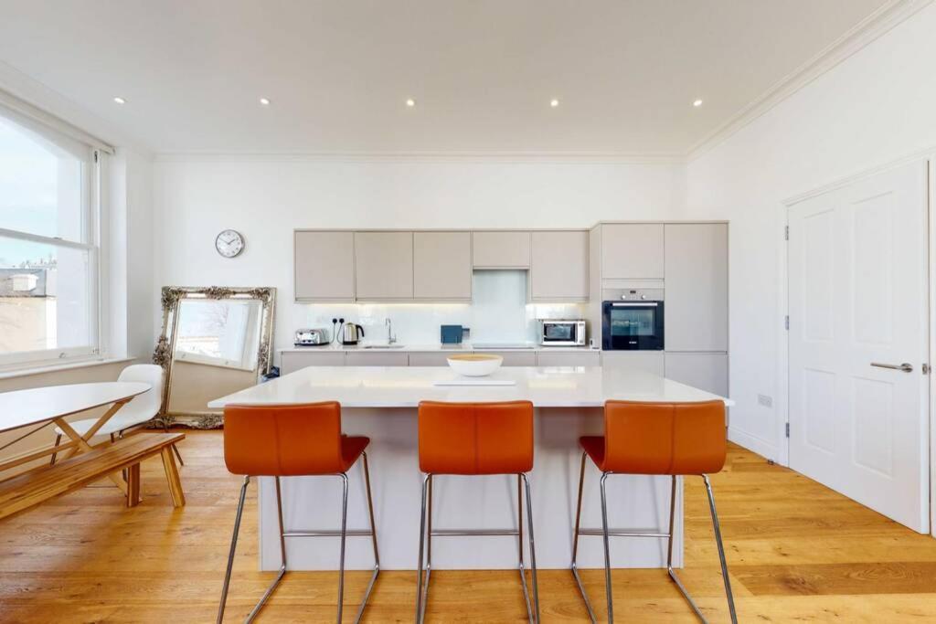 Superb 2 Bed Flat Camden 5 Min Walktube Station Apartment *