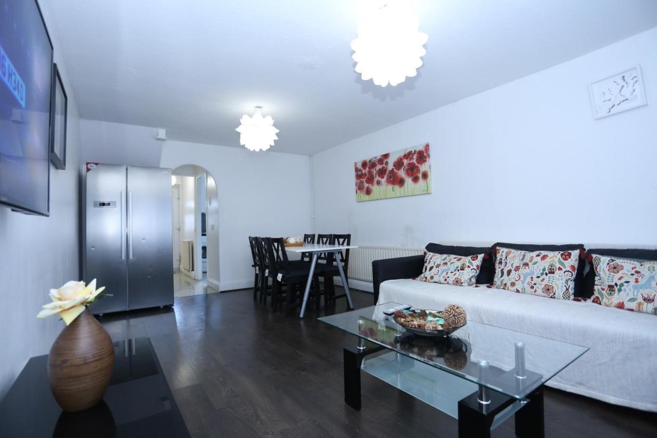 Beautiful 3 Beds House West Thamesmead London Vakantiehuis *