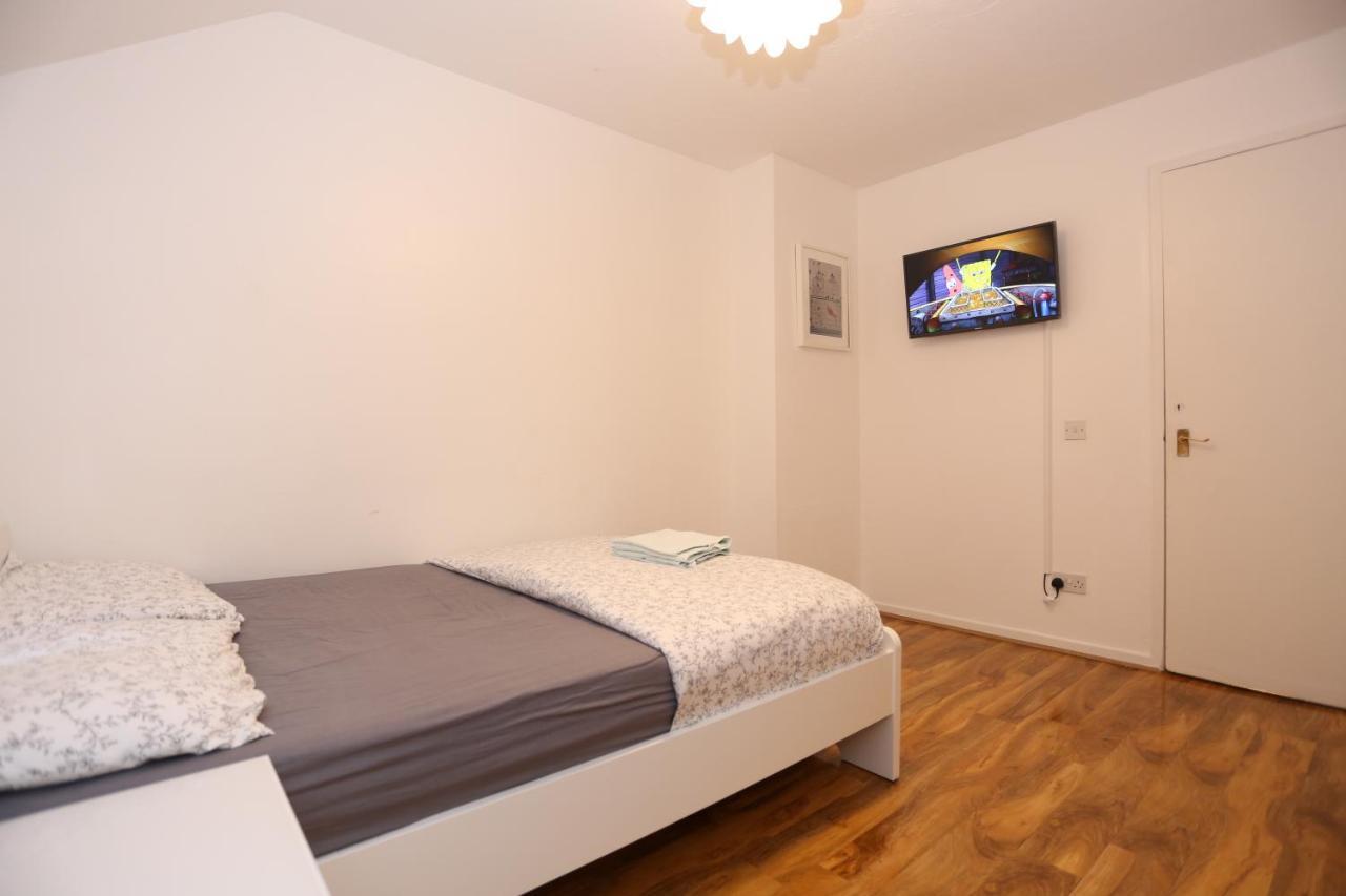 Beautiful 3 Beds House West Thamesmead London * Londen
