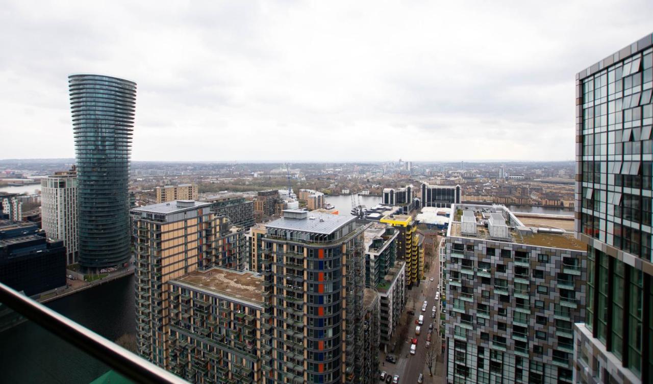 Charles Hope Canary Wharf South Quay * Londen