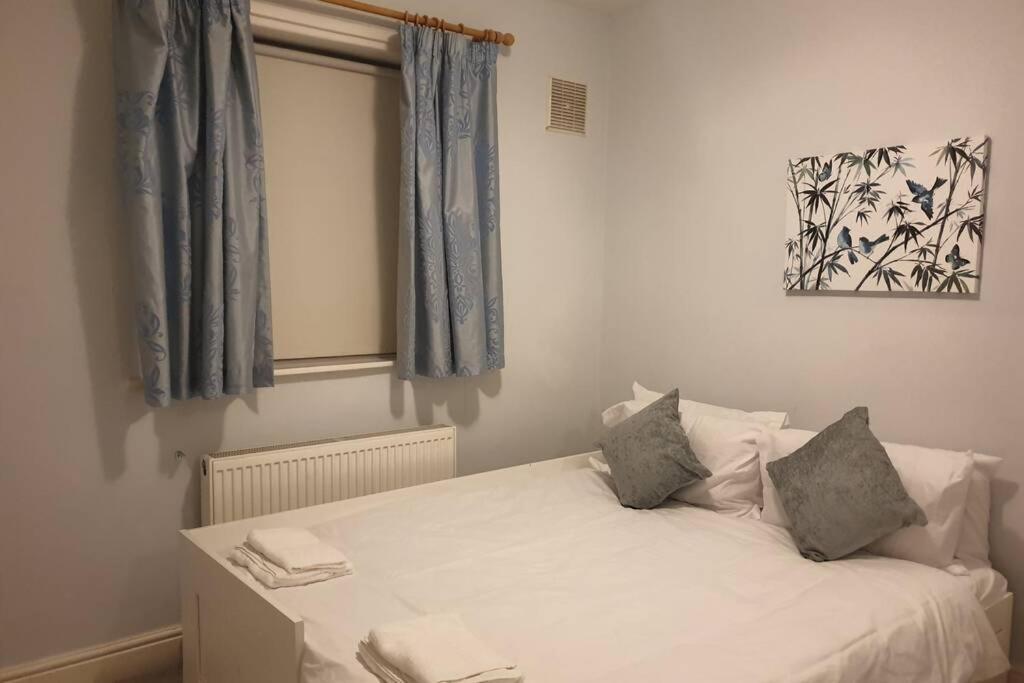Spacious 2 Bed In Gated Community Up To 6 Guests * Londres