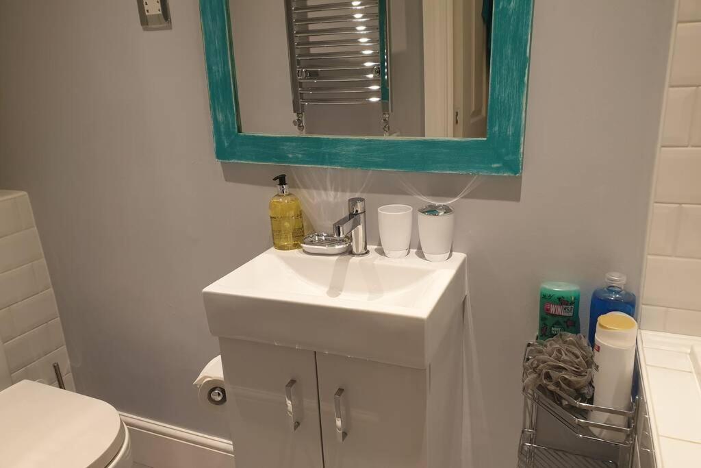 Spacious 2 Bed In Gated Community Up To 6 Guests * Londres