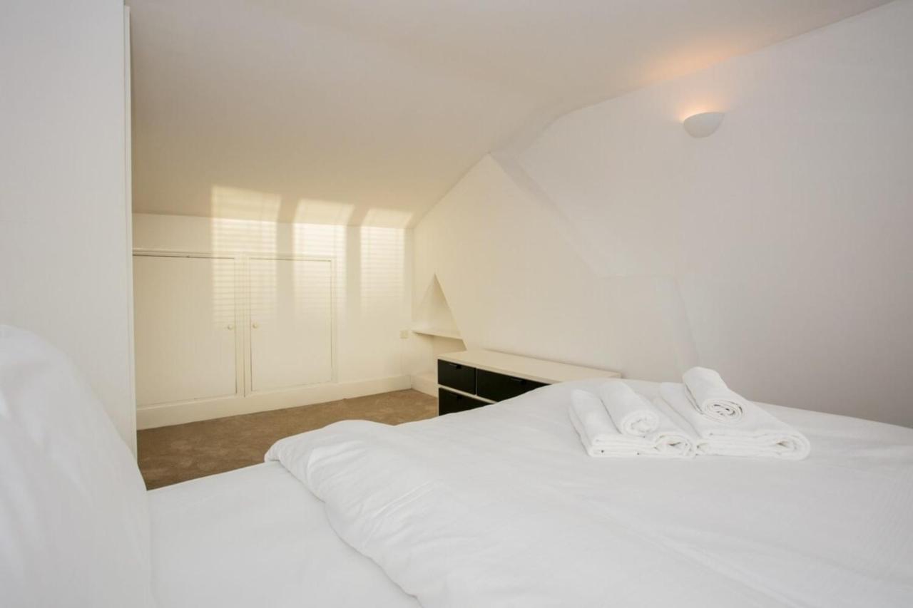 Elegant Victorian 3-bed Near Hammersmith Casa de Férias *