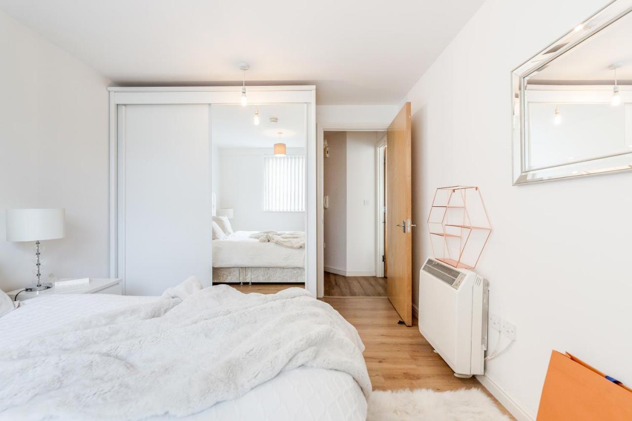Apartamento *spacious-modern One Bed Flat. Riverside Location*