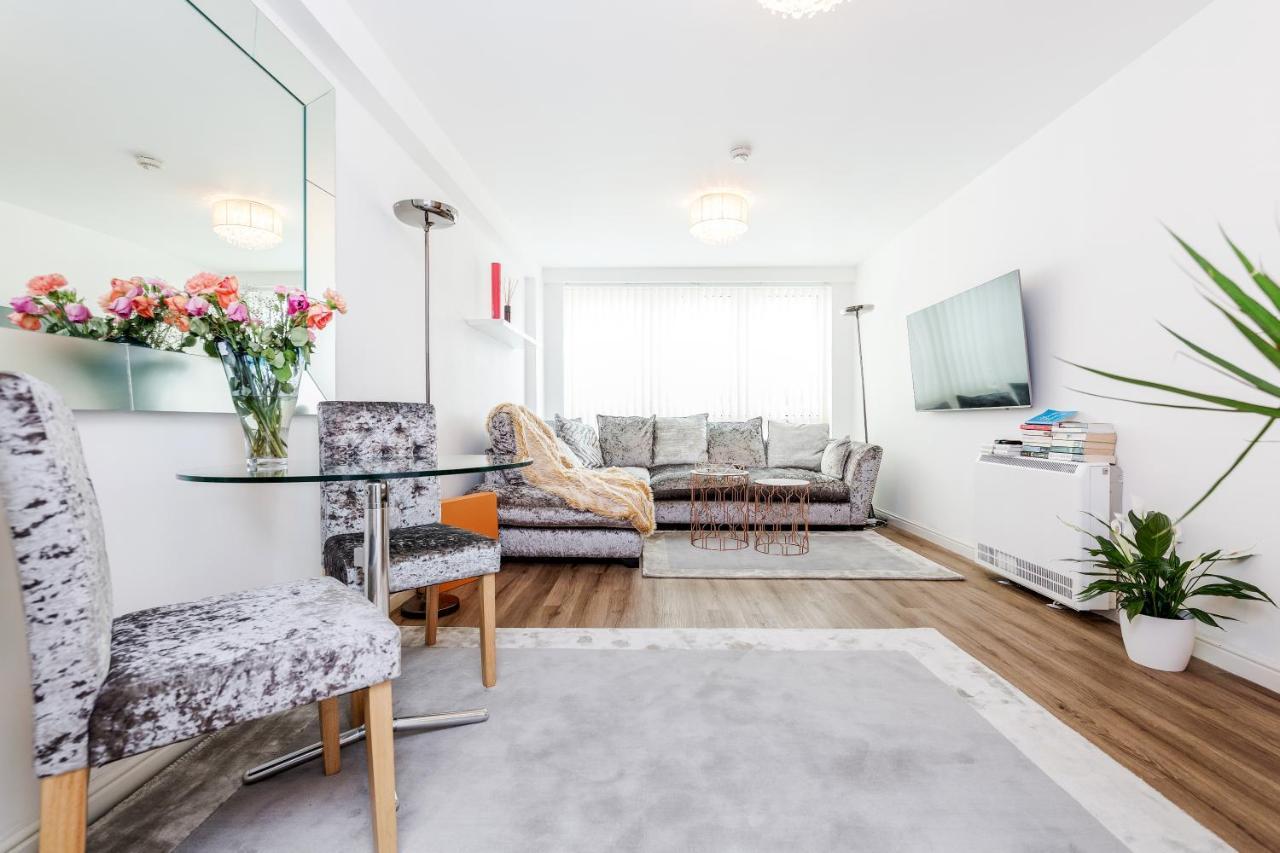 *spacious-modern One Bed Flat. Riverside Location* *