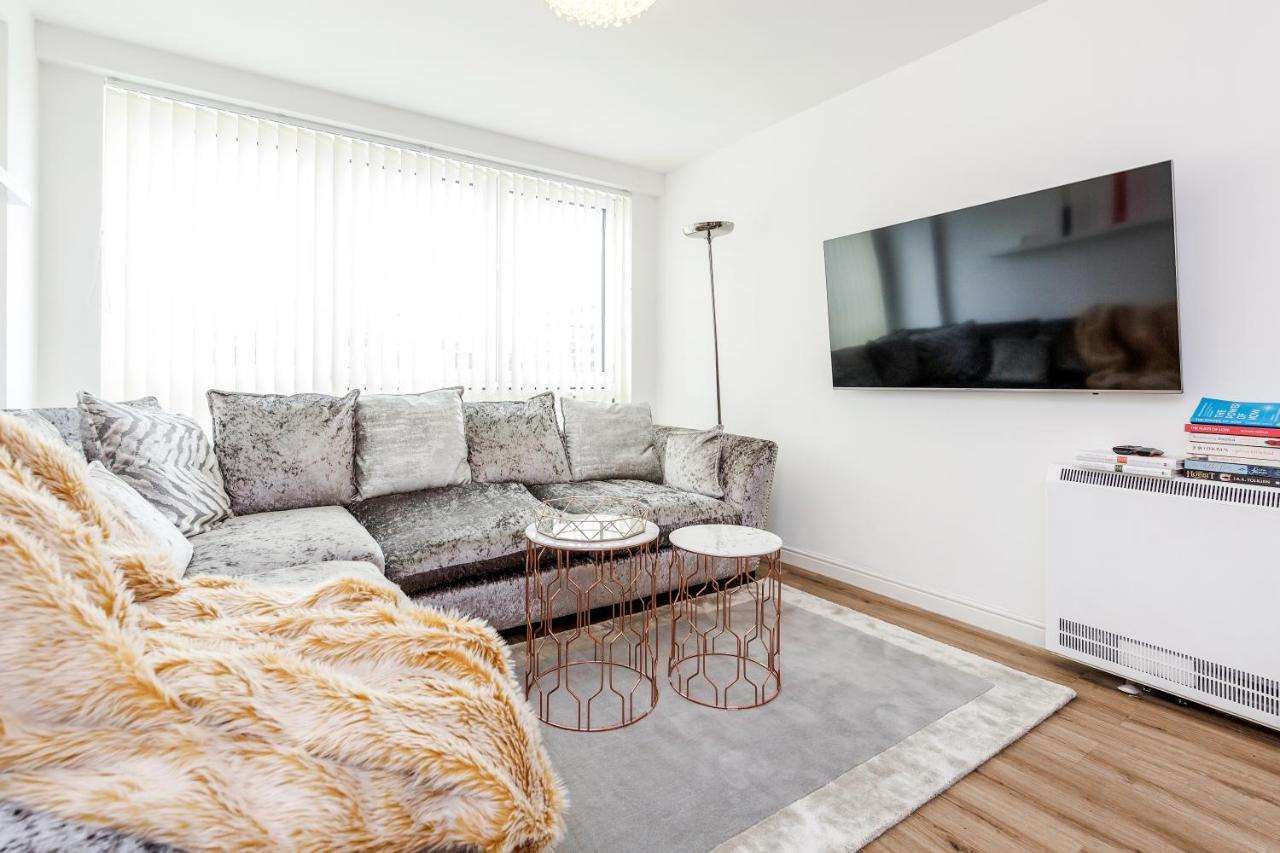 *spacious-modern One Bed Flat. Riverside Location* Apartamento