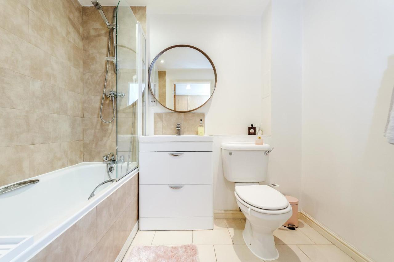 Apartamento *spacious-modern One Bed Flat. Riverside Location* *