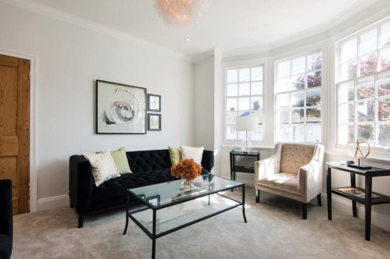 Modern Family In Close To Amenities And Train Holiday home London