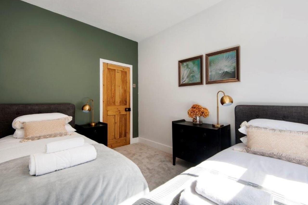 Holiday home Modern Family In Close To Amenities And Train