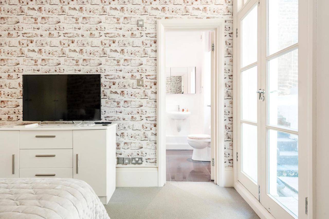 Stunning Near Earl's Court By Underthedoormat Apartment *