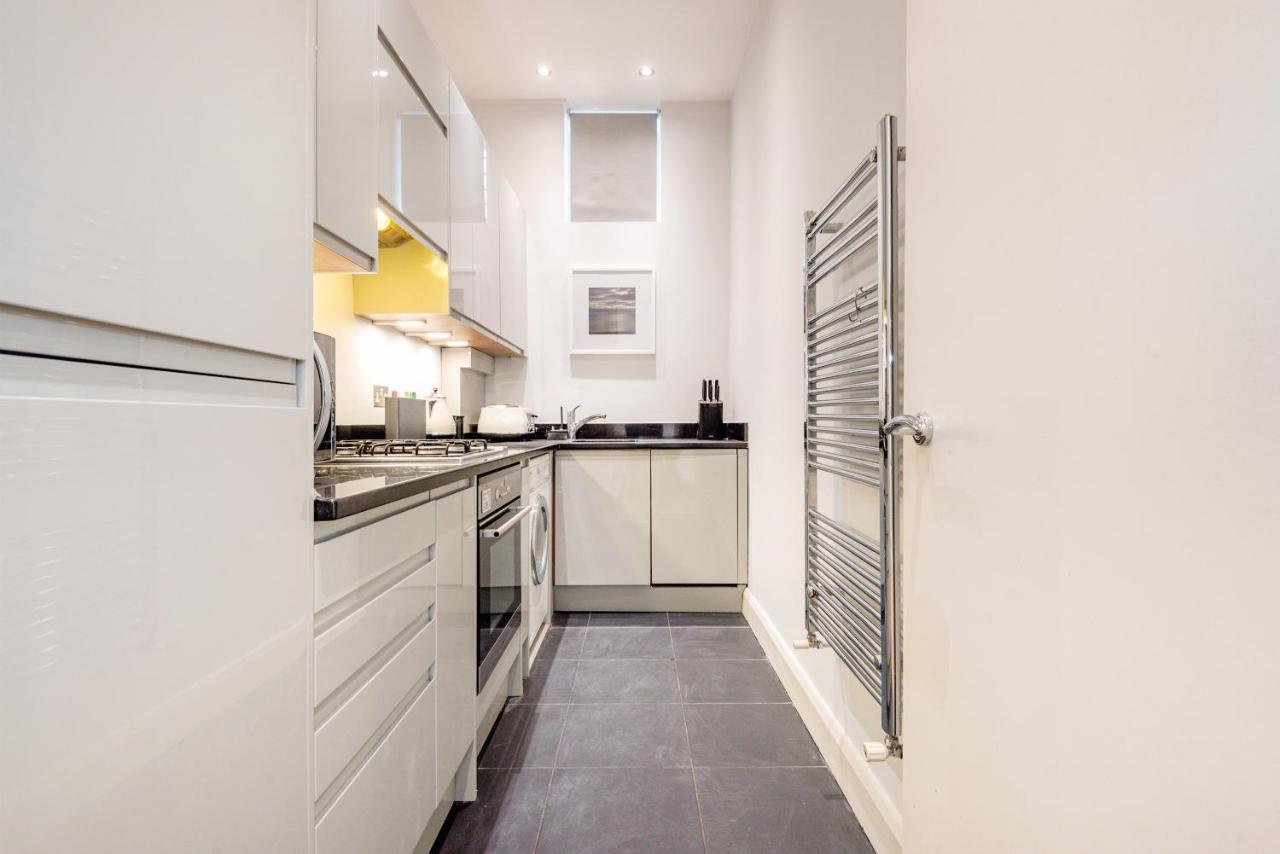 Stunning Near Earl's Court By Underthedoormat *