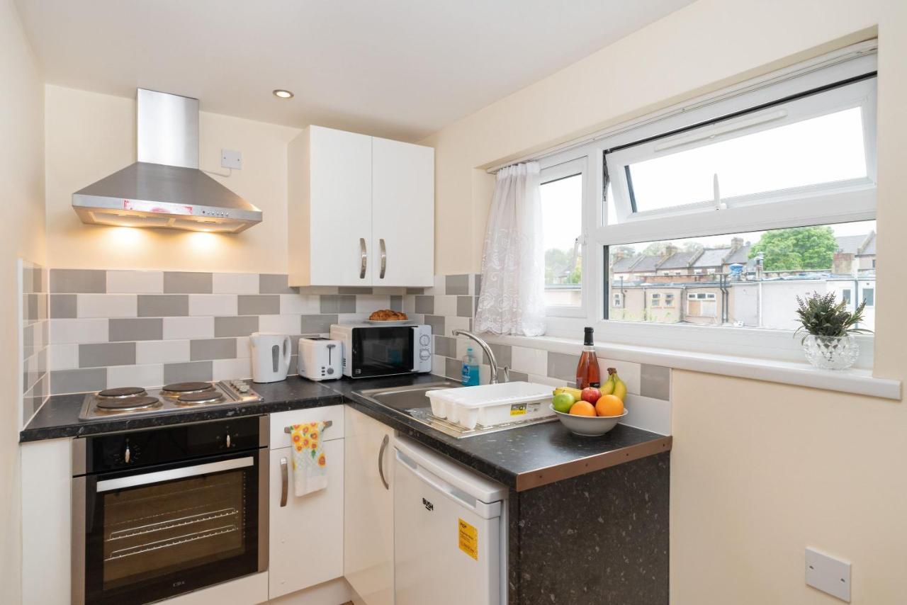 Apartment S6 Ensuite Loft Space London