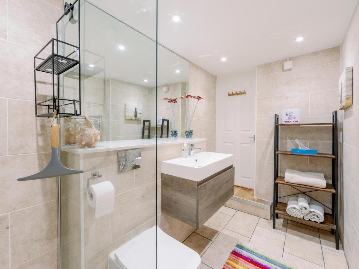 Pass The Keys Recently Renovated 1br Flat With Private Garden In South Apartamento